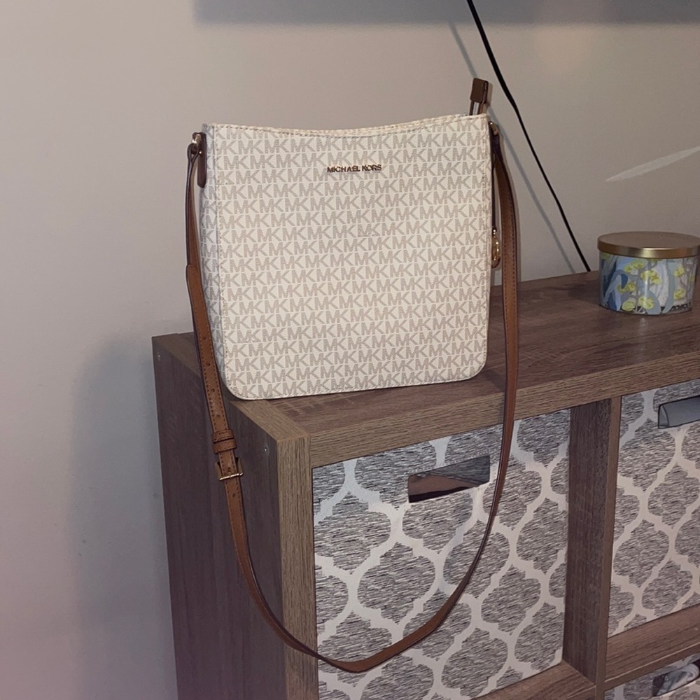 Michael kors crossbody